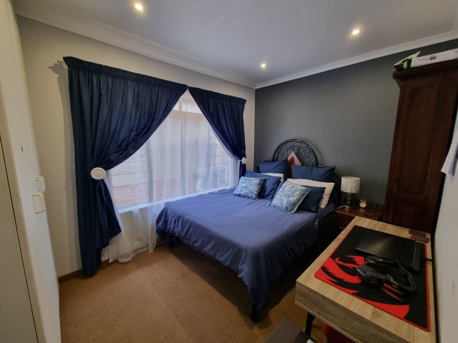 2 Bedroom Property for Sale in Amberfield Gauteng