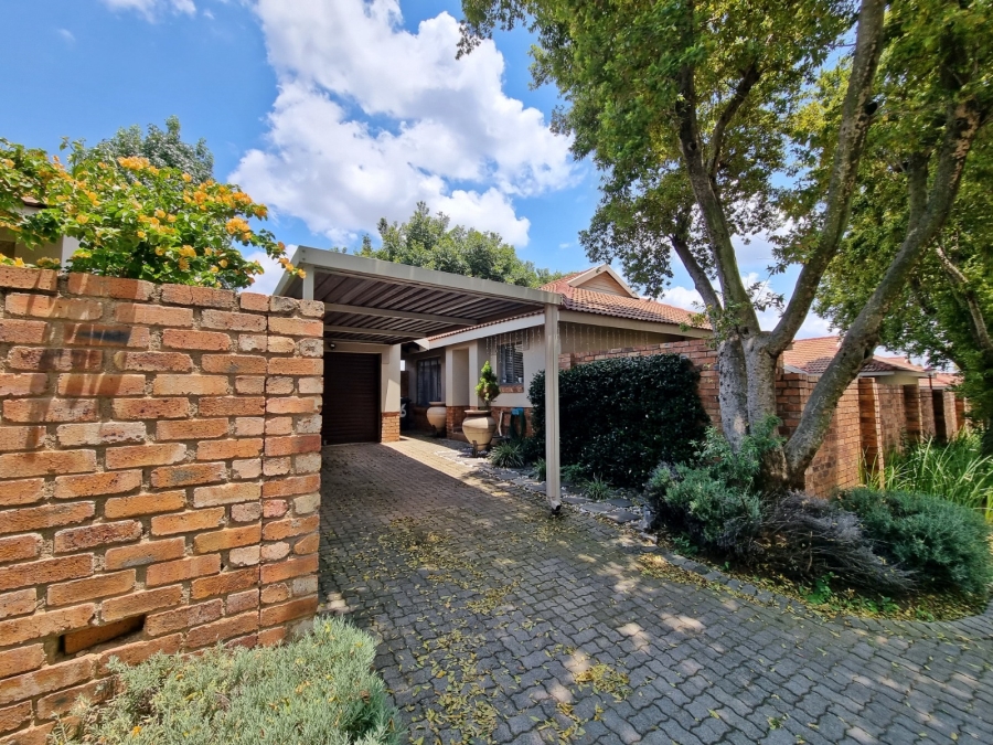 2 Bedroom Property for Sale in Amberfield Gauteng