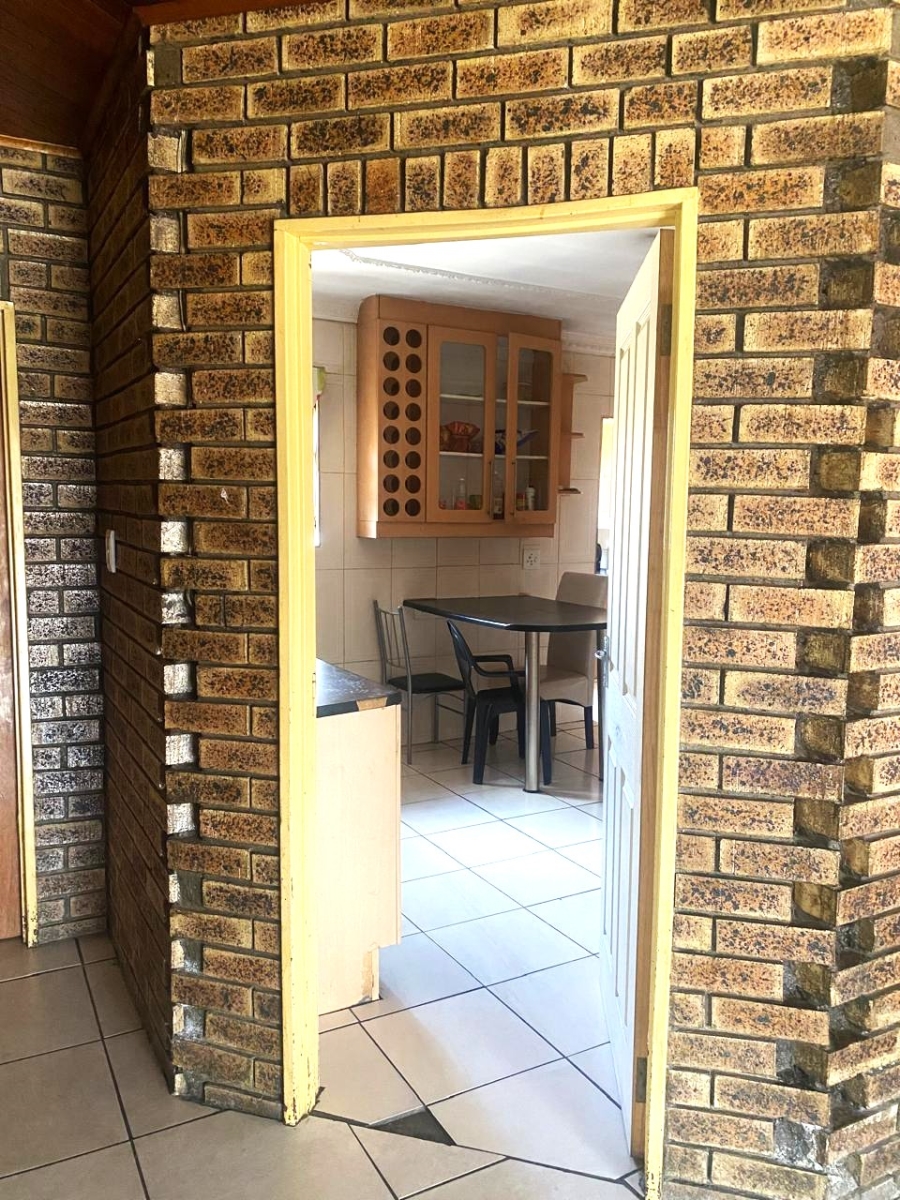 4 Bedroom Property for Sale in Klippoortje Gauteng