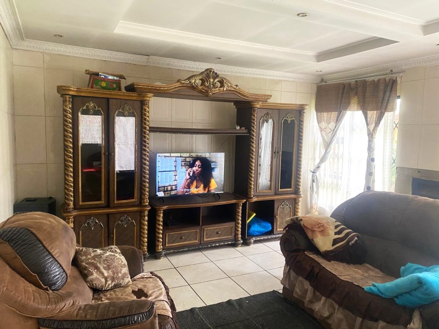 4 Bedroom Property for Sale in Klippoortje Gauteng