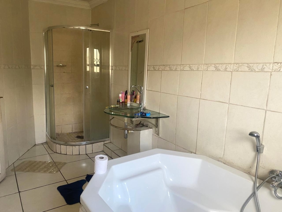 4 Bedroom Property for Sale in Klippoortje Gauteng