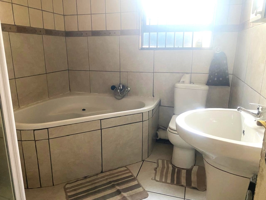4 Bedroom Property for Sale in Klippoortje Gauteng