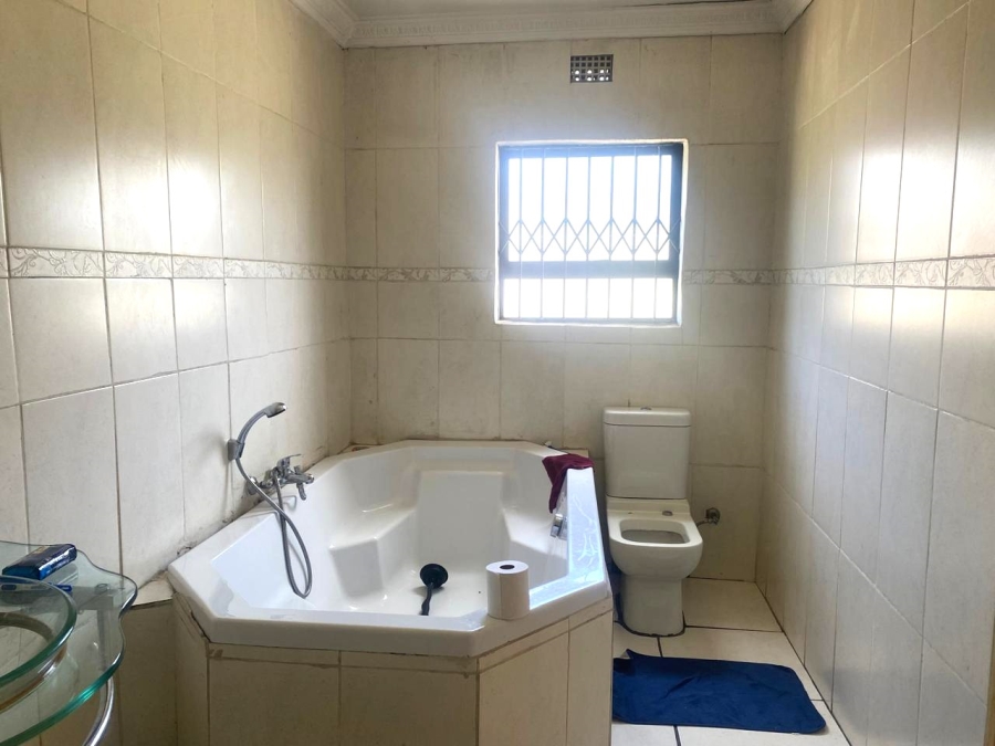 4 Bedroom Property for Sale in Klippoortje Gauteng