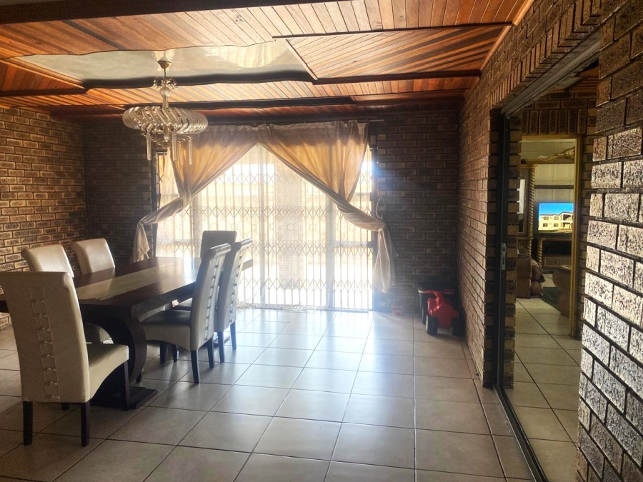 4 Bedroom Property for Sale in Klippoortje Gauteng
