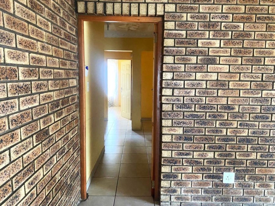 4 Bedroom Property for Sale in Klippoortje Gauteng