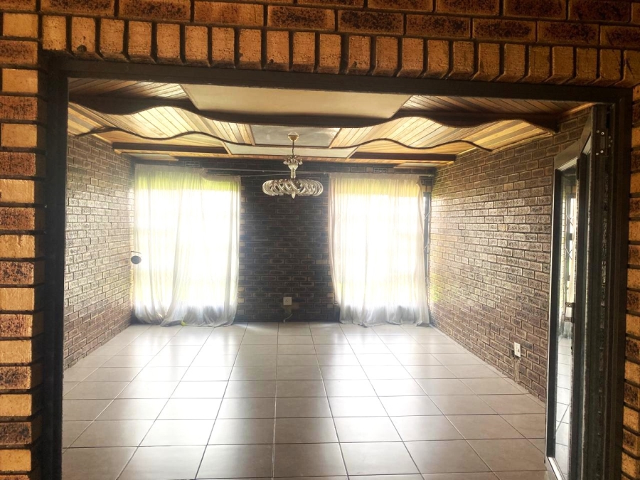 4 Bedroom Property for Sale in Klippoortje Gauteng