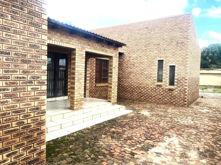 4 Bedroom Property for Sale in Klippoortje Gauteng