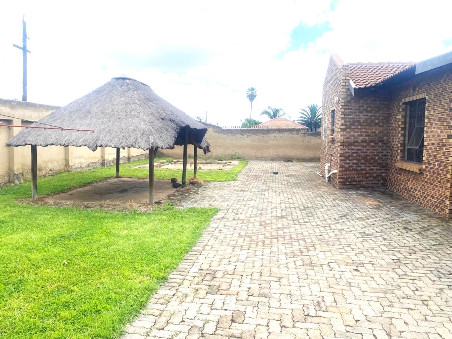 4 Bedroom Property for Sale in Klippoortje Gauteng