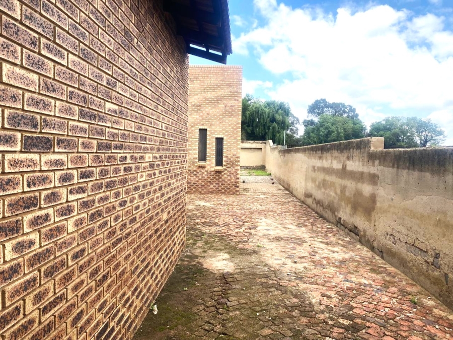 4 Bedroom Property for Sale in Klippoortje Gauteng