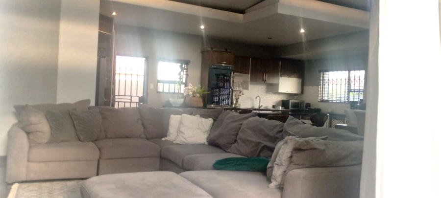 5 Bedroom Property for Sale in Vosloorus Gauteng