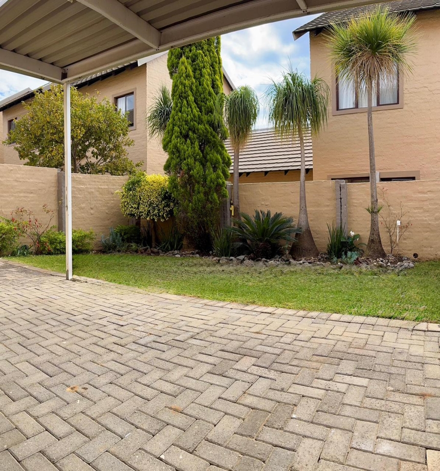 2 Bedroom Property for Sale in Noordwyk Gauteng