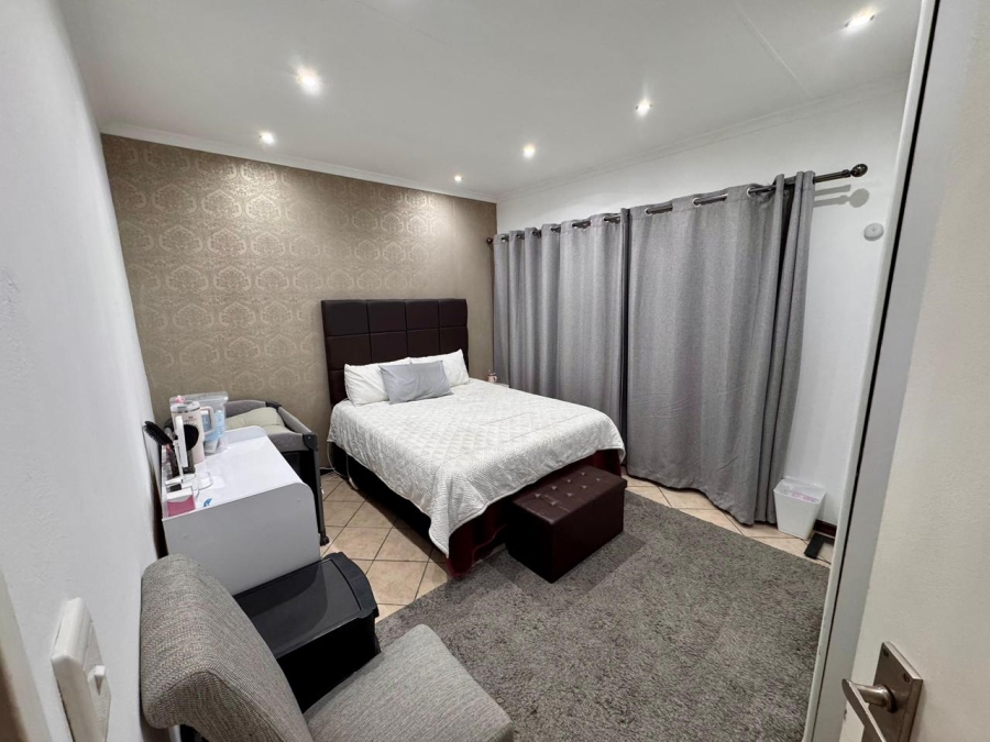 2 Bedroom Property for Sale in Noordwyk Gauteng