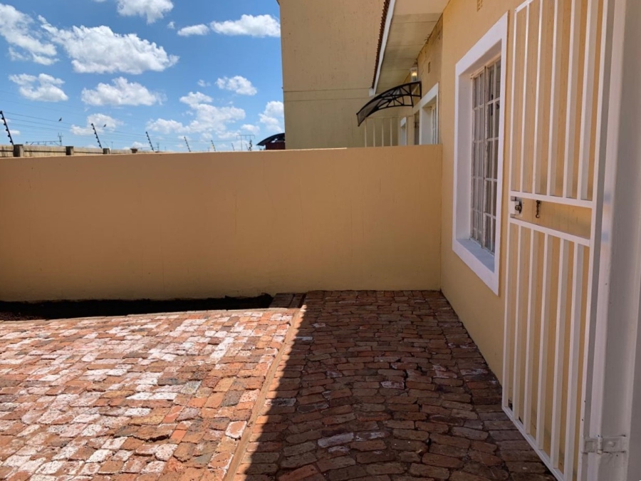 2 Bedroom Property for Sale in Kookrus Gauteng