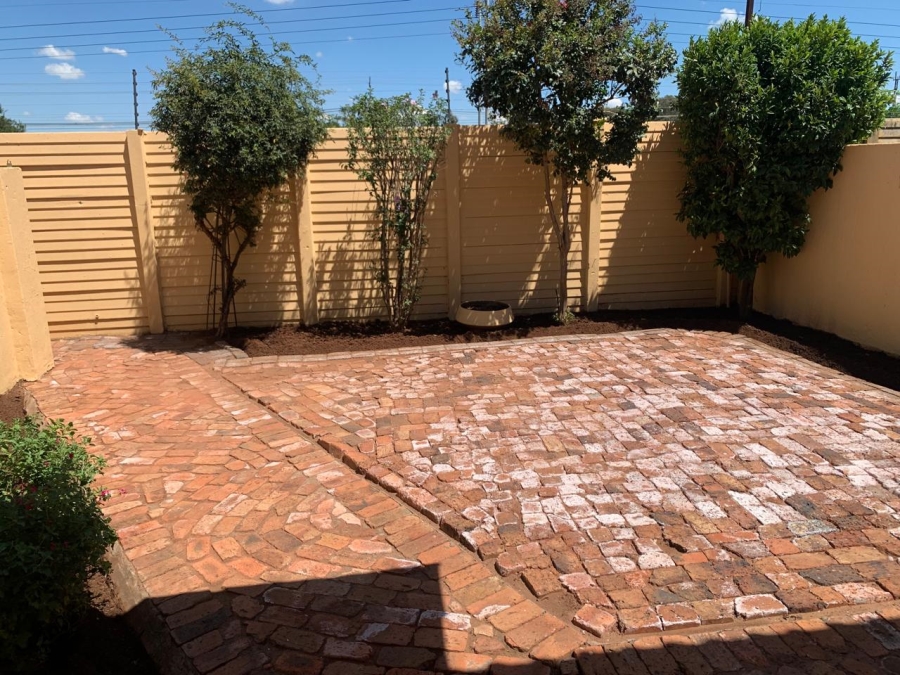 2 Bedroom Property for Sale in Kookrus Gauteng