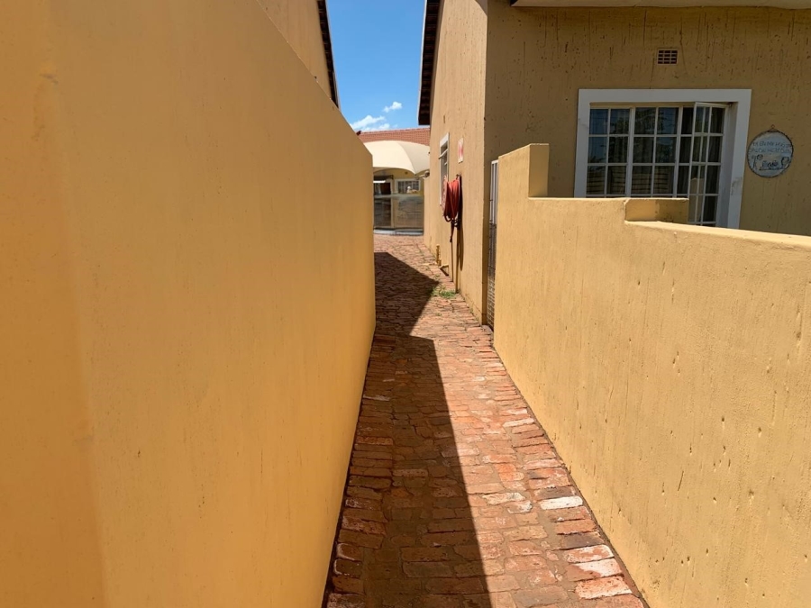 2 Bedroom Property for Sale in Kookrus Gauteng