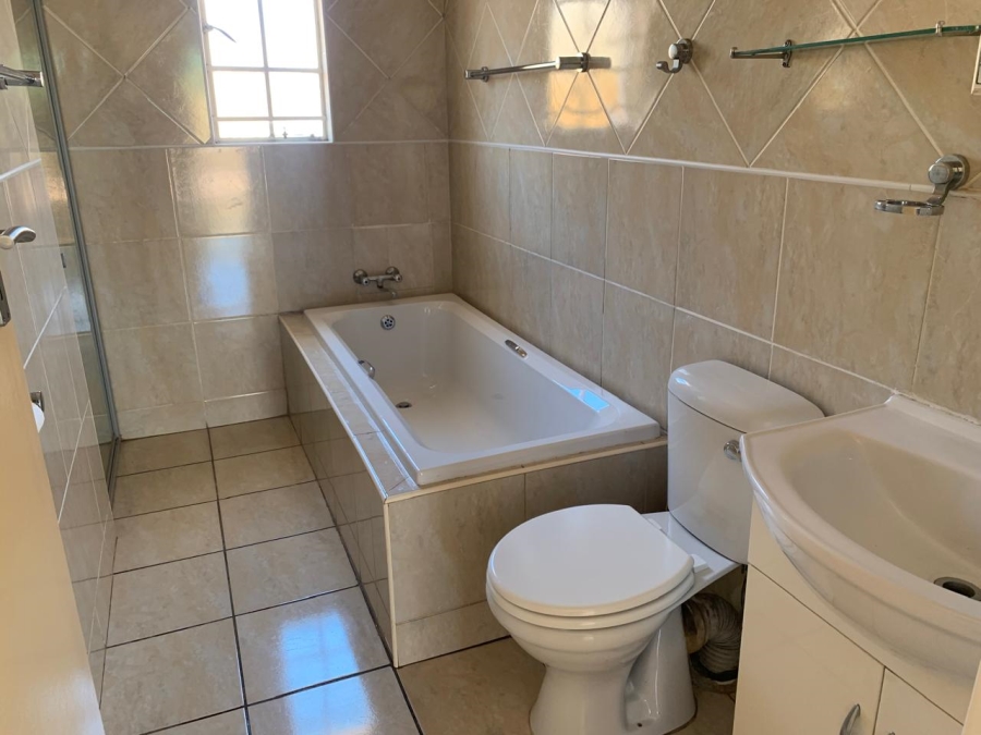2 Bedroom Property for Sale in Kookrus Gauteng
