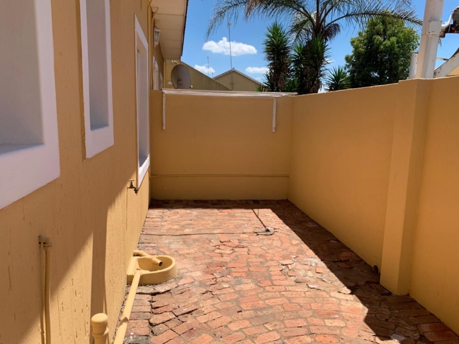 2 Bedroom Property for Sale in Kookrus Gauteng