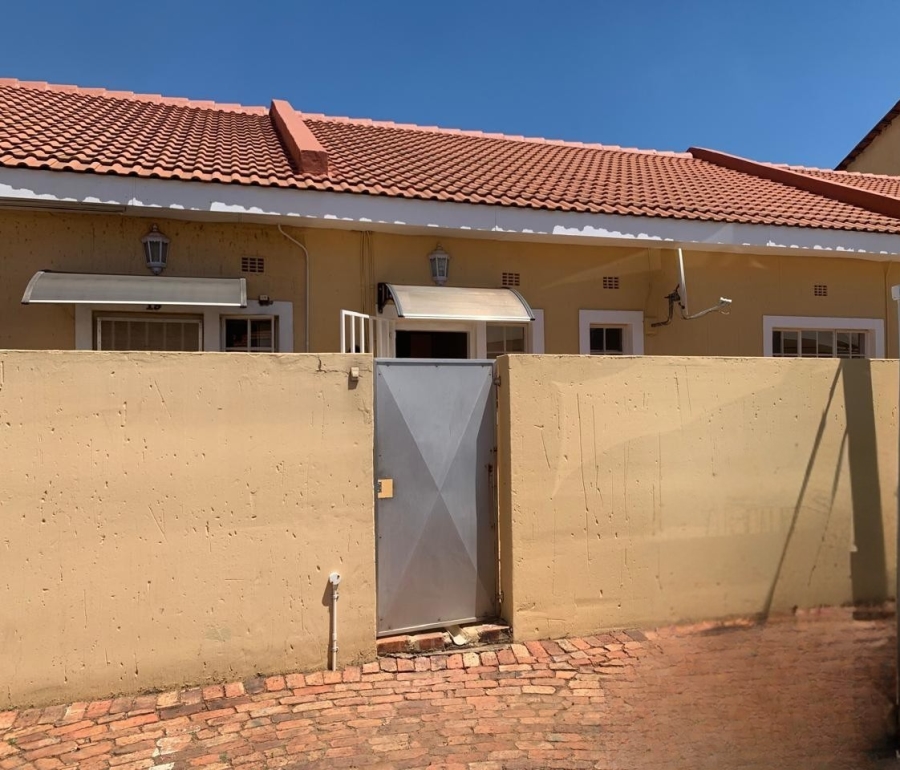 2 Bedroom Property for Sale in Kookrus Gauteng