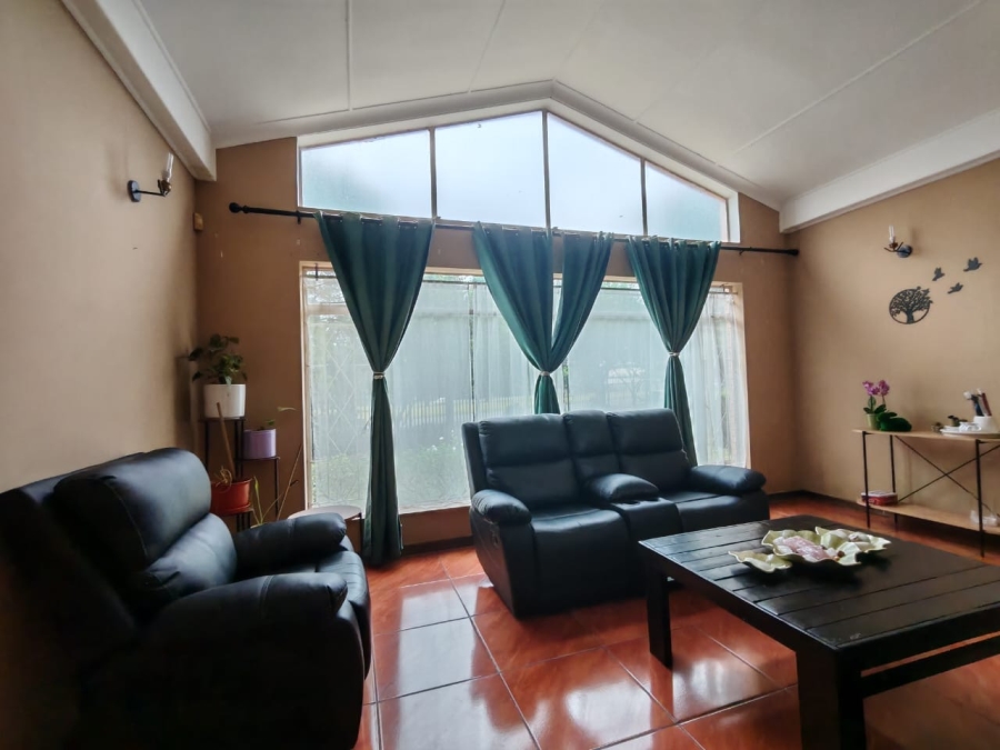 2 Bedroom Property for Sale in Three Rivers Gauteng