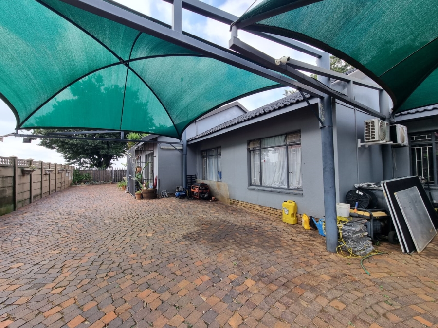 3 Bedroom Property for Sale in Falcon Ridge Gauteng