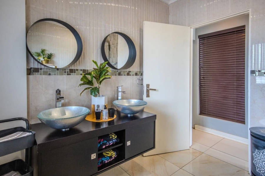 4 Bedroom Property for Sale in Vaal Marina Gauteng