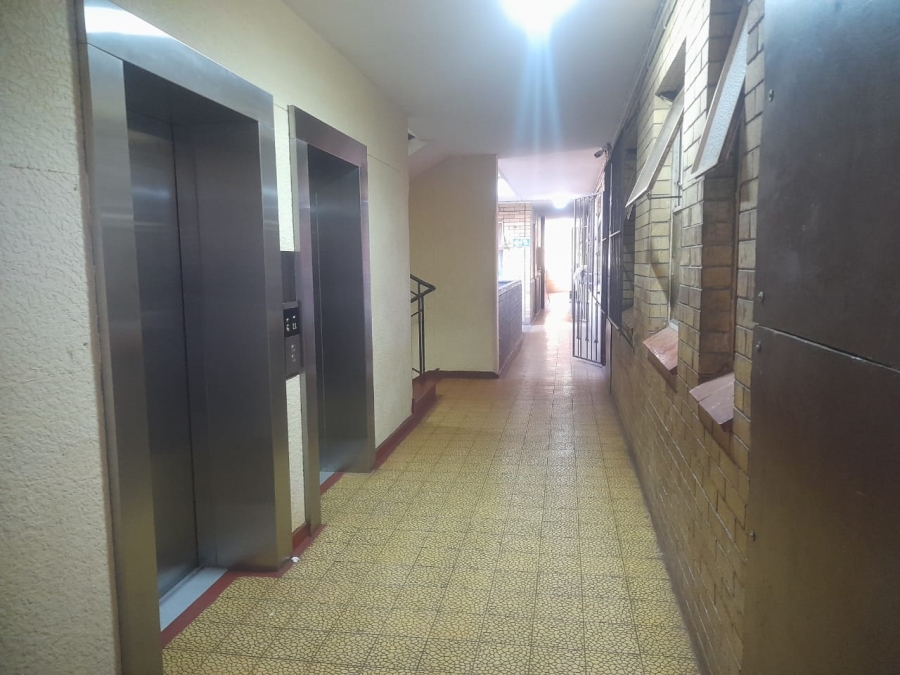2 Bedroom Property for Sale in Hillbrow Gauteng