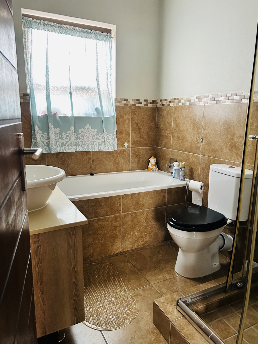 3 Bedroom Property for Sale in Comet Gauteng