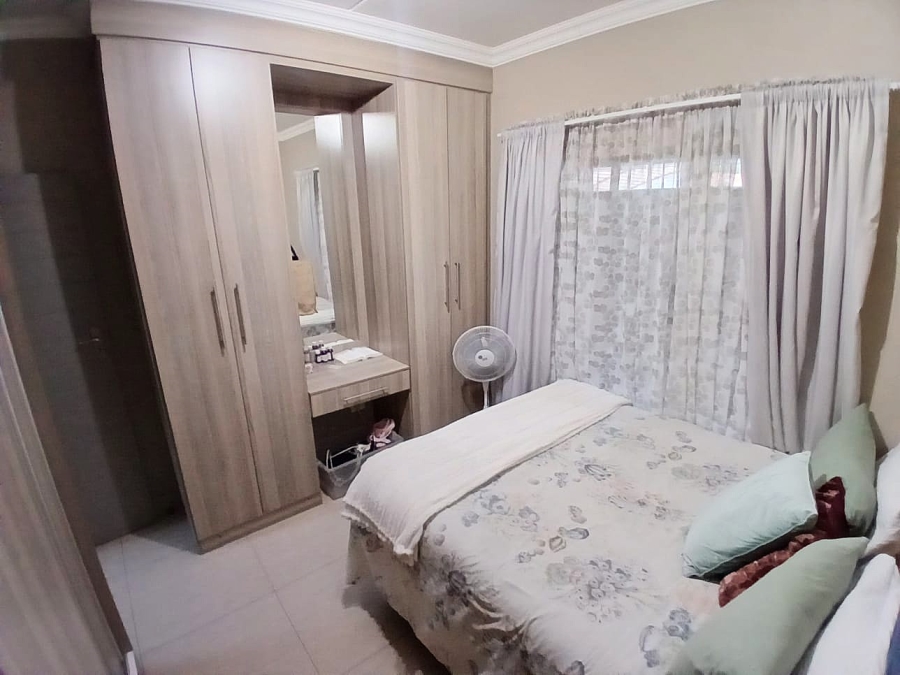 To Let 2 Bedroom Property for Rent in Moregloed Gauteng