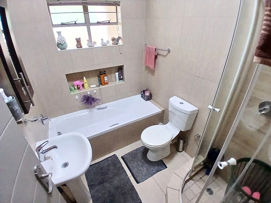 To Let 2 Bedroom Property for Rent in Moregloed Gauteng