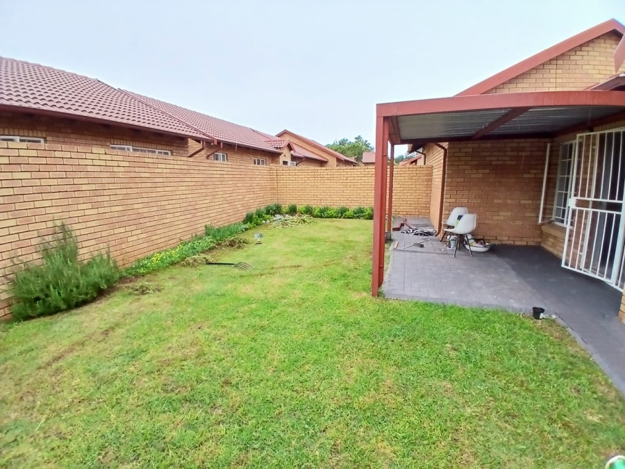 To Let 2 Bedroom Property for Rent in Equestria Gauteng