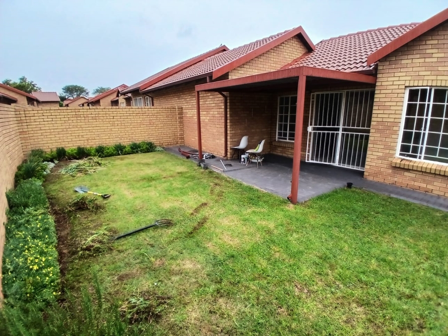 To Let 2 Bedroom Property for Rent in Equestria Gauteng