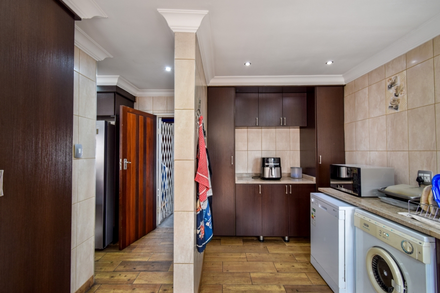 5 Bedroom Property for Sale in Montana Park Gauteng