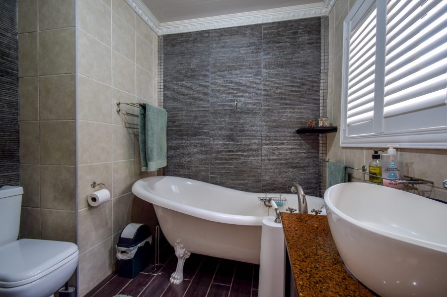 5 Bedroom Property for Sale in Montana Park Gauteng