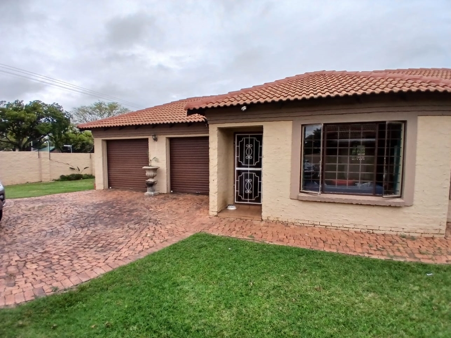 To Let 3 Bedroom Property for Rent in Moregloed Gauteng