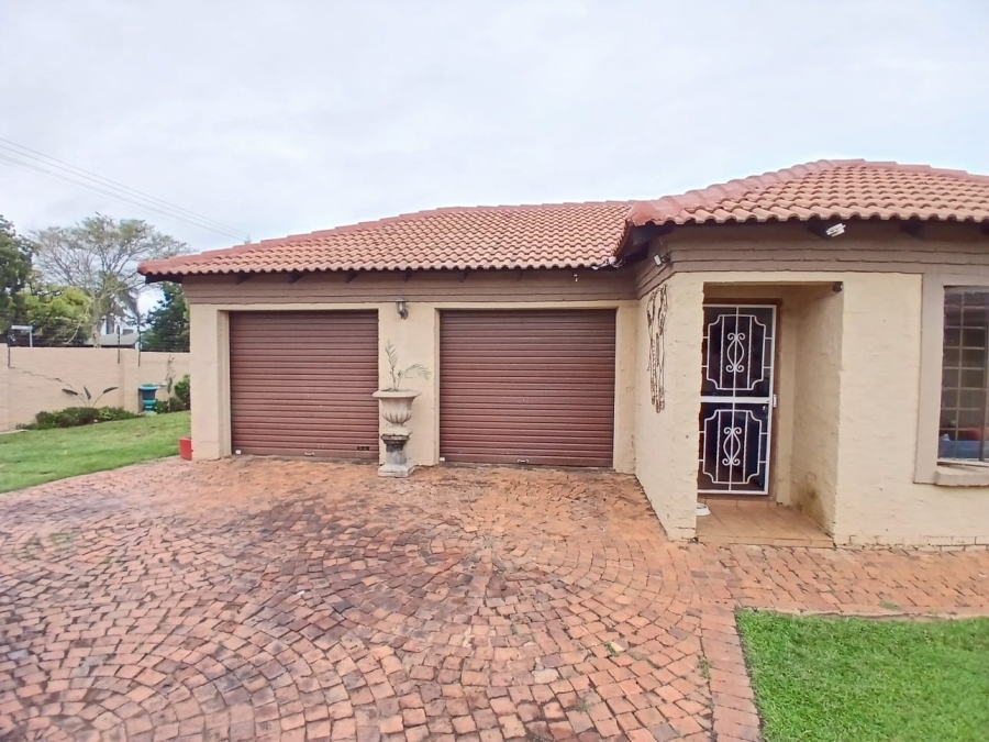 To Let 3 Bedroom Property for Rent in Moregloed Gauteng