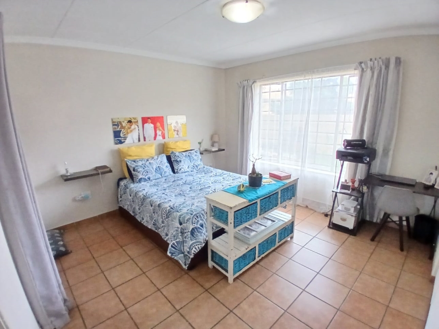To Let 3 Bedroom Property for Rent in Moregloed Gauteng