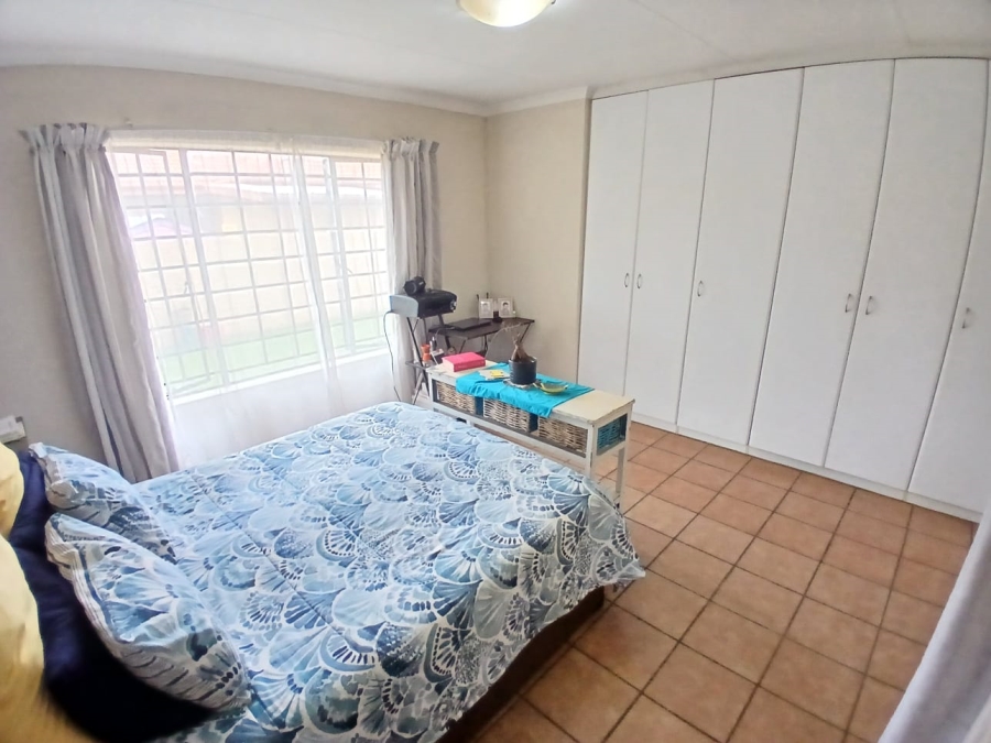 To Let 3 Bedroom Property for Rent in Moregloed Gauteng