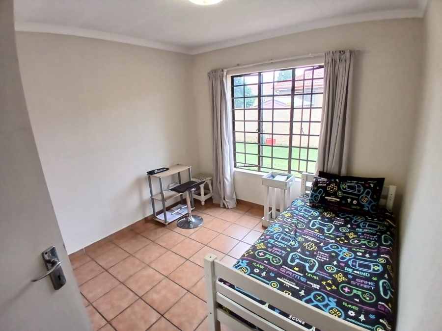 To Let 3 Bedroom Property for Rent in Moregloed Gauteng