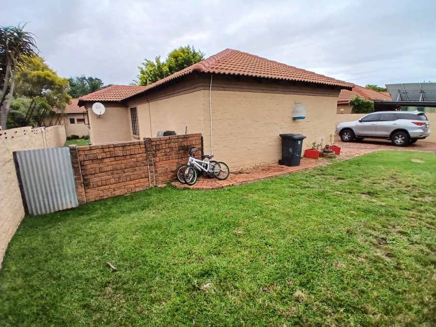 To Let 3 Bedroom Property for Rent in Moregloed Gauteng