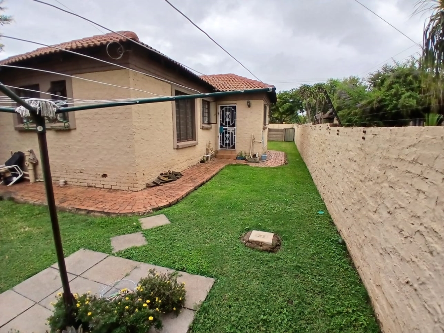 To Let 3 Bedroom Property for Rent in Moregloed Gauteng