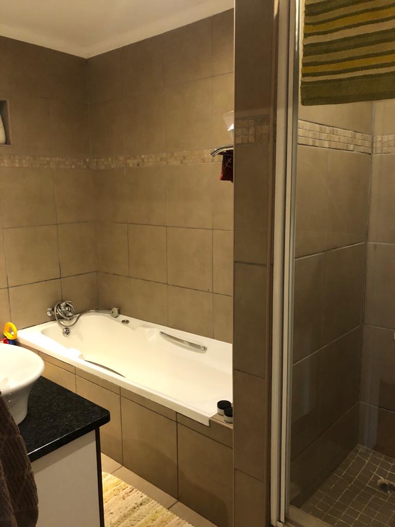 To Let 3 Bedroom Property for Rent in Waverley Gauteng