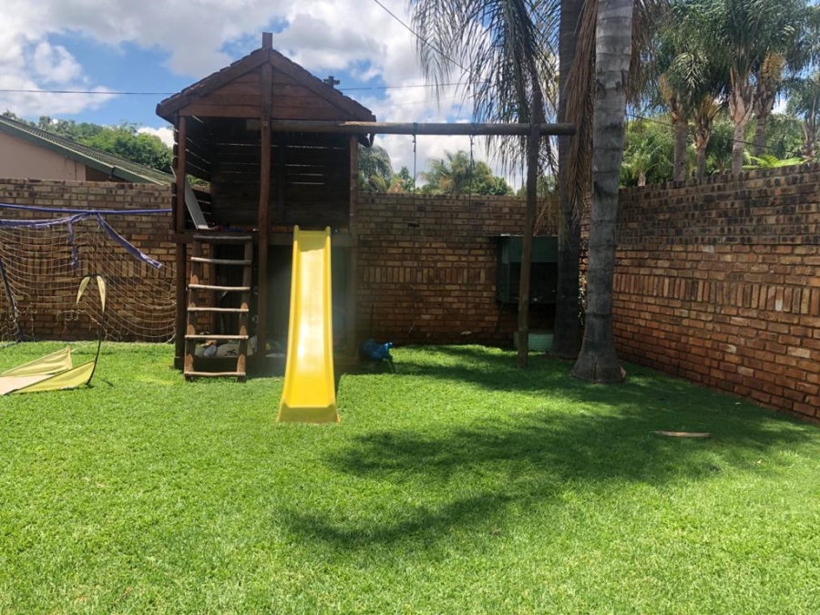 To Let 3 Bedroom Property for Rent in Waverley Gauteng