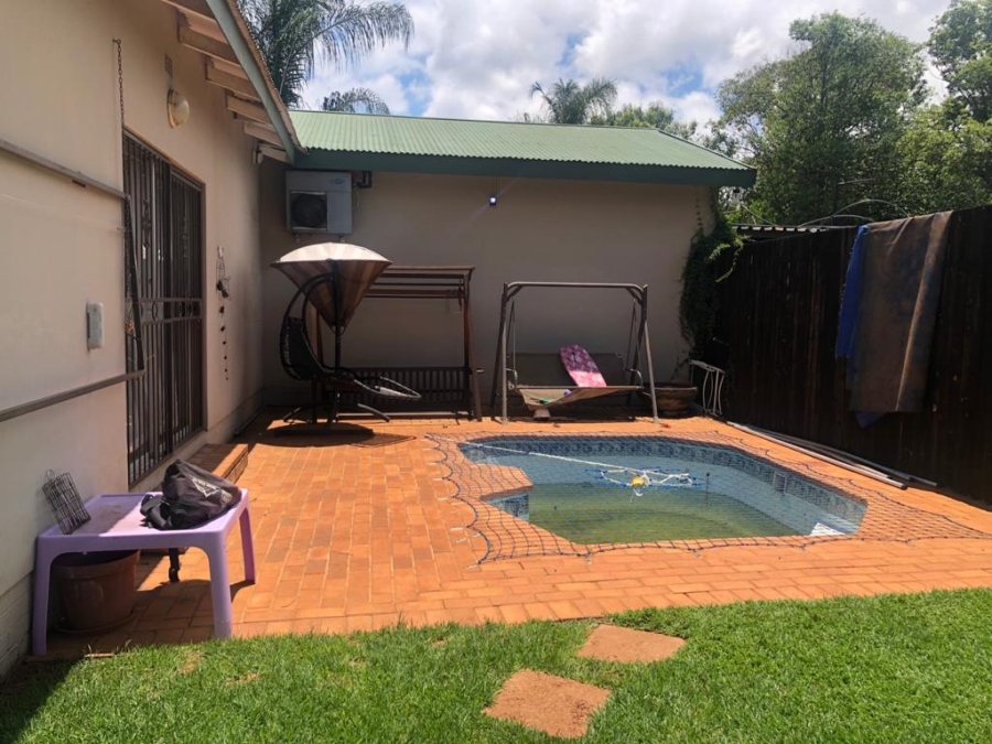 To Let 3 Bedroom Property for Rent in Waverley Gauteng