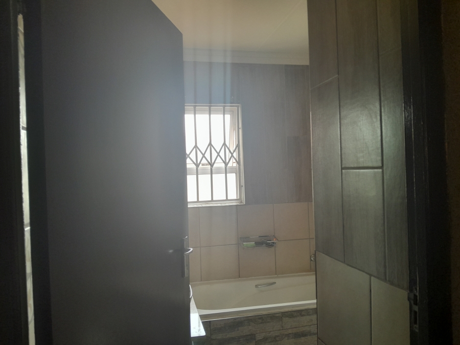 3 Bedroom Property for Sale in Glenway Estate Gauteng