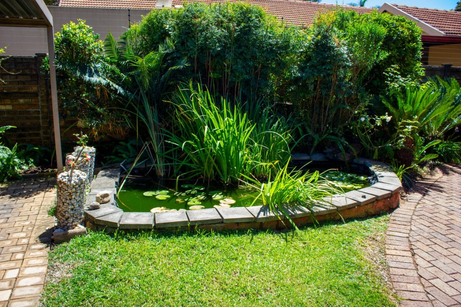 5 Bedroom Property for Sale in Wierda Park Gauteng