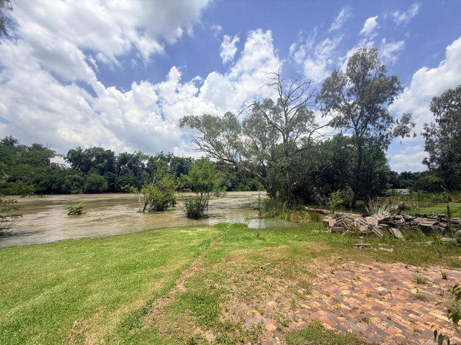 4 Bedroom Property for Sale in Three Rivers Proper Gauteng