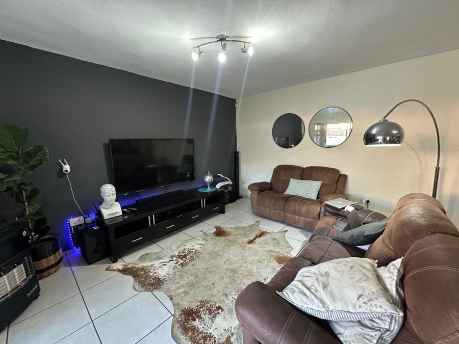 3 Bedroom Property for Sale in Wilgeheuwel Gauteng