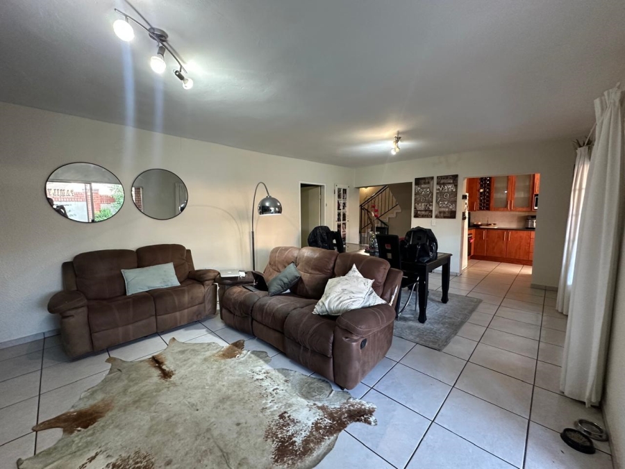 3 Bedroom Property for Sale in Wilgeheuwel Gauteng