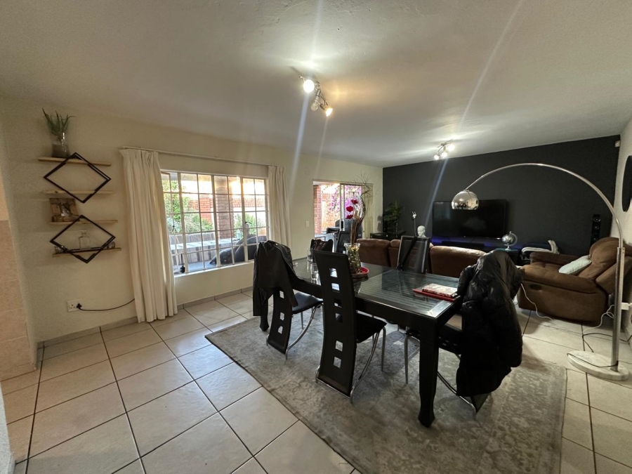 3 Bedroom Property for Sale in Wilgeheuwel Gauteng