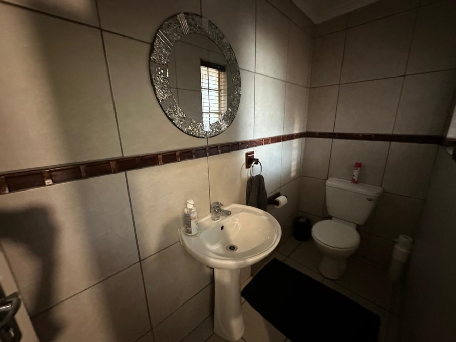 3 Bedroom Property for Sale in Wilgeheuwel Gauteng